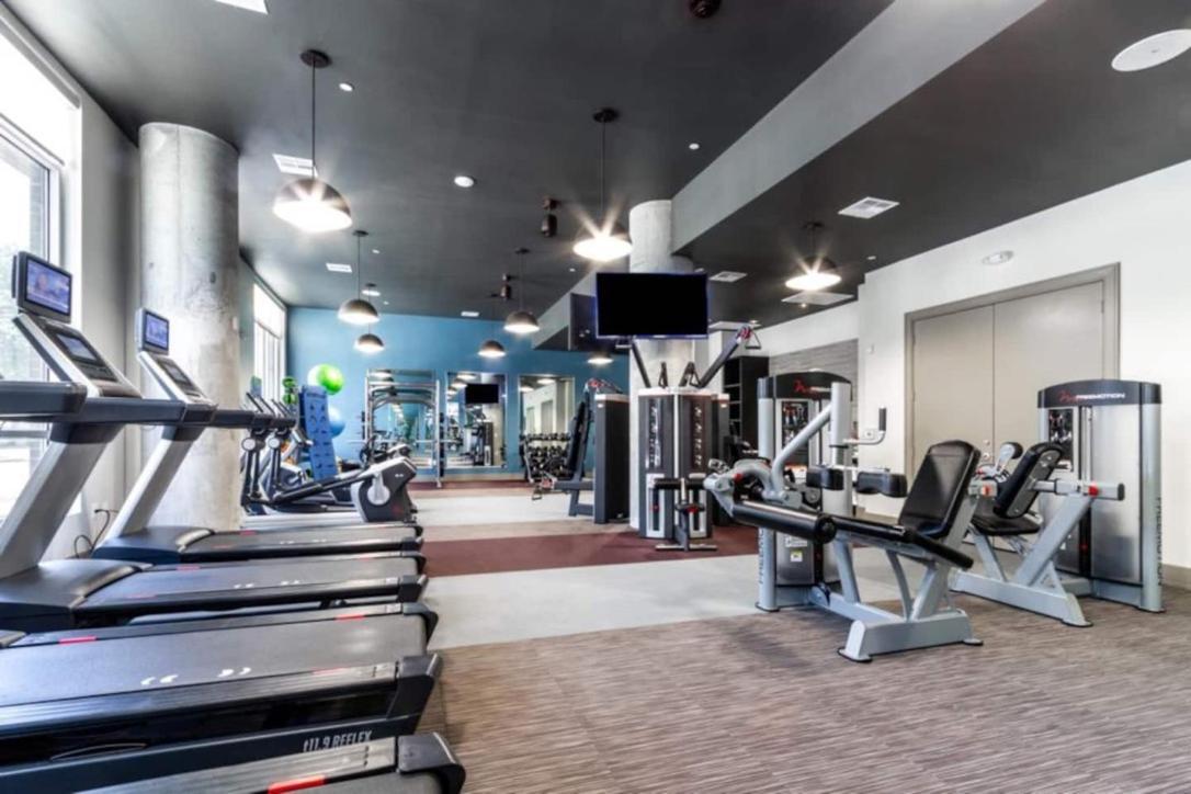 Downtown Apt Free Parking - Pool - Gym - Fully Kitchen هيوستن المظهر الخارجي الصورة