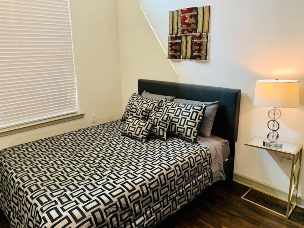 Downtown Apt Free Parking - Pool - Gym - Fully Kitchen هيوستن المظهر الخارجي الصورة